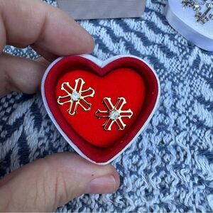 Vintage Avon Snow Petals earrings